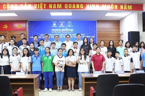 TP.HCM khai giảng lớp bồi dưỡng AI cho học sinh đạt giải thưởng