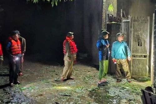 Phú Thọ di dời 34 hộ dân trong đêm đến nơi ở an toàn
