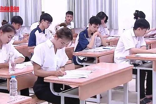 Điểm thi tốt nghiệp trung học phổ thông của thí sinh thấp hơn điểm học bạ