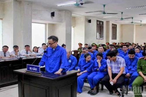 Xét xử 44 bị cáo thuộc Tạp chí Môi trường và Đô thị Việt Nam về tội 'Cưỡng đoạt tài sản'