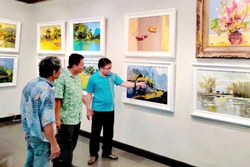 Triển lãm 'Sắc quê 6' - bản hòa sắc của ký ức và tình yêu quê hương