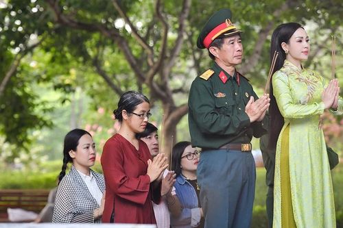 Sao Mai Khánh Ly ra mắt MV 'Còn mãi với non sông' kỷ niệm Ngày Thương binh-Liệt sĩ