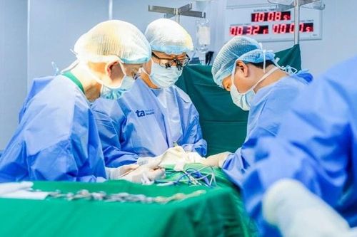 Mắc ung thư tuyến giáp di căn hạch khi mới 12 tuổi