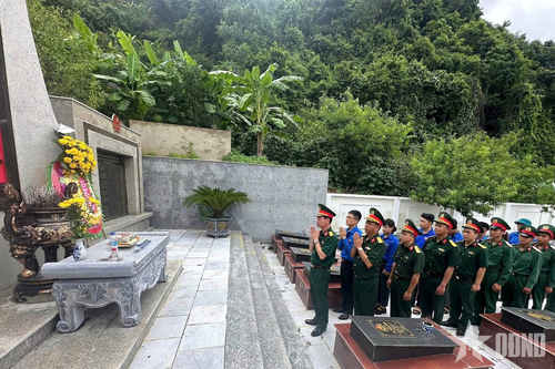 Tuổi trẻ Bộ CHQS tỉnh Sơn La tri ân các Anh hùng liệt sĩ