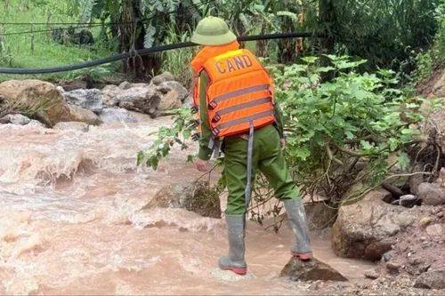 Tìm thấy người phụ nữ bị lũ cuốn ở Nghệ An