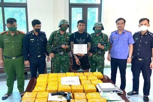 Bóc gỡ đường dây vận chuyển ma túy 'khủng' xuyên biên giới