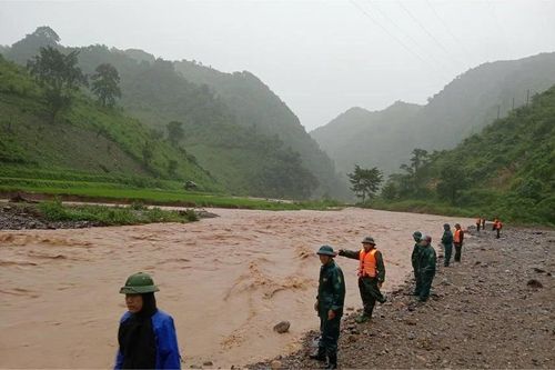 Tìm thấy thi thể cụ bà bị cuốn trôi do mưa lũ ở Nghệ An