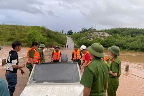Bất chấp cảnh báo vẫn vượt ngầm tràn, 2 người ở Lạng Sơn bị lũ cuốn trôi
