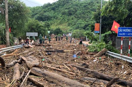 Tập trung quân số các đồn Biên phòng để giúp dân ứng phó, khắc phục hậu quả lũ lụt