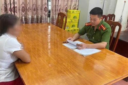 Người phụ nữ vứt xác lợn chết ra đường đối diện mức phạt 5,5 triệu đồng