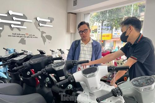 Thị trường xe điện TPHCM 'nóng' từng ngày