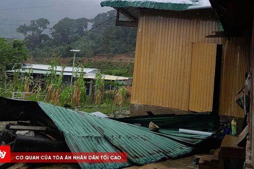 Hàng chục nhà dân bị tốc mái do cơn bão số 3