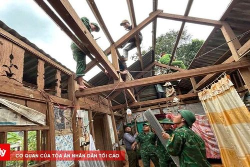 Đồn Biên phòng Cửa khẩu quốc tế La Lay khẩn trương hỗ trợ khắc phục hậu quả bão số 3