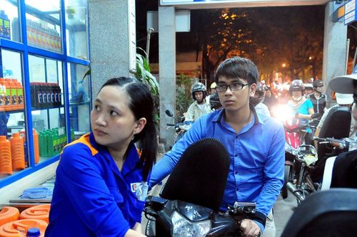 Giá xăng có thể tiếp tục giảm vào ngày mai