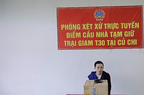 Bị chia tay, vác súng tới nhà bạn gái cũ bắn trọng thương tình địch