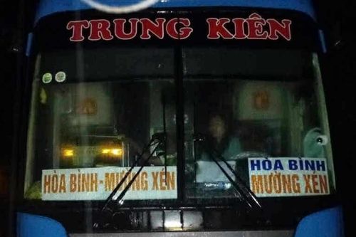 10 giờ mắc kẹt giữa lũ dữ của 25 người trên xe khách ở Nghệ An