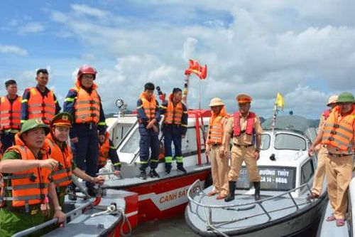 Quảng Ninh nỗ lực tìm kiếm 2 nạn nhân còn lại trong vụ đắm tàu du lịch ở Vịnh Hạ Long