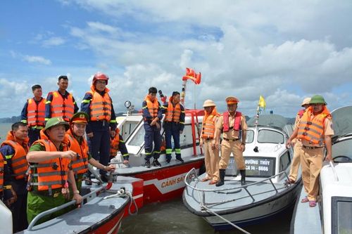 Tiếp tục tìm kiếm hai nạn nhân còn lại trong vụ đắm tàu Vịnh Xanh 58