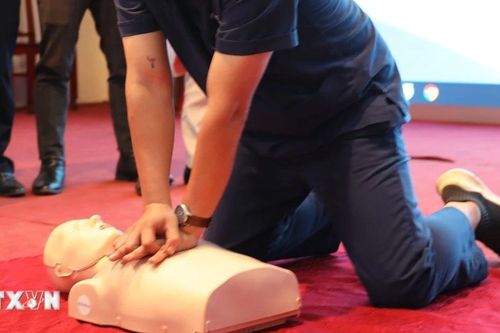 Khánh Hòa: Nhân viên bảo vệ kịp thời cấp cứu cho người đàn ông bị ngưng tim