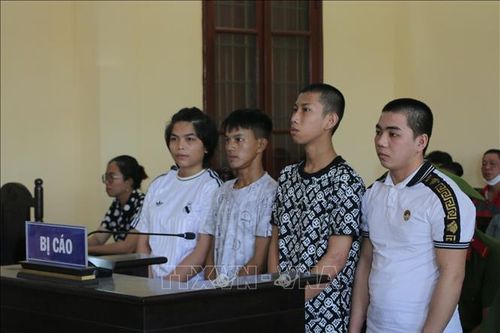 Cướp tiền ăn trộm được, cả nhóm lãnh án tù