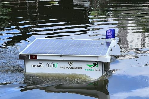 Lần đầu xuất hiện robot gom rác dưới sông nước tại TP Hồ Chí Minh