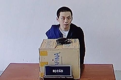 Thanh niên lãnh 15 năm tù vì 'vác súng' tới nhà bạn gái cũ bắn tình địch