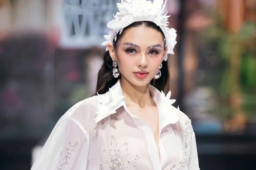 Bất ngờ với công việc của vợ thủ môn Bùi Tiến Dũng