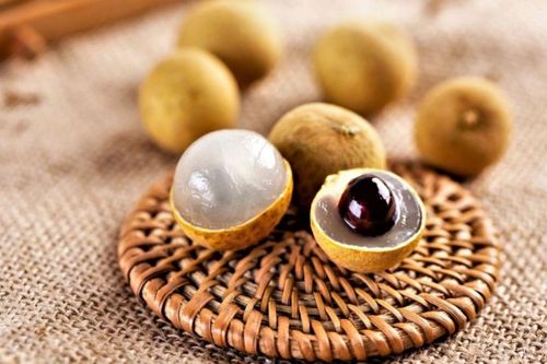Bé gái 2 tuổi tử vong khi đang ăn nhãn: Lời cảnh báo đau xé lòng cho phụ huynh