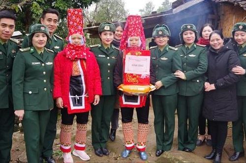 Người 'thắp lửa' giúp phụ nữ vùng biên thay đổi nếp nghĩ, cách làm