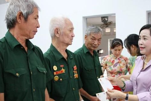 Phó Chủ tịch Quốc hội Nguyễn Thị Thanh thăm gia đình chính sách ở Tây Ninh