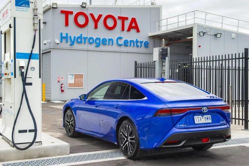 Không tất tay vào xe điện, Toyota chọn phát triển pin nhiên liệu hydro