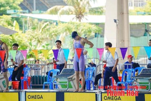 Hoàng Thị Trang - kình ngư trẻ tài năng trên đường đua xanh