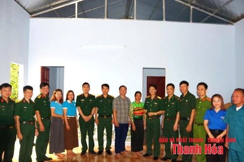 Đoàn Kinh tế - Quốc phòng 5 bàn giao nhà ở cho hộ nghèo tại xã Mường Lát