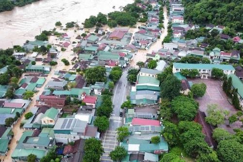 Lũ ập đến, biển nước bủa vây miền tây Nghệ An