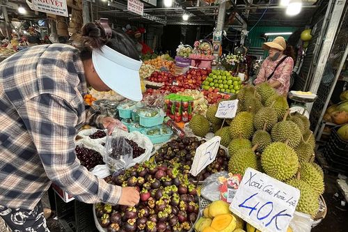 Chợ truyền thống thay đổi để thích nghi