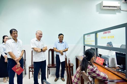 Phó Bí thư Thường trực Đảng ủy Các cơ quan Đảng tỉnh An Giang làm việc tại xã Châu Thành