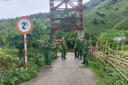 Phân luồng giao thông khẩn cấp do sự cố cầu treo Pa Xa Lào
