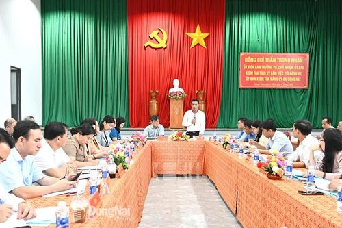 Đoàn công tác của Tỉnh ủy thẩm định văn kiện Đại hội Đảng bộ xã Sông Ray và xã Xuân Đông