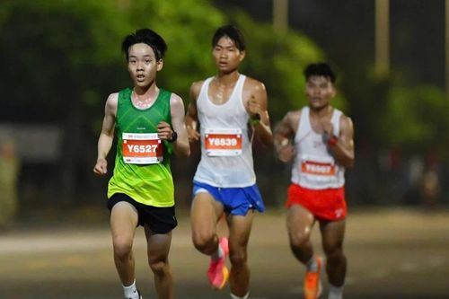Cậu bé nghèo 2 lần phá kỷ lục quốc gia môn điền kinh