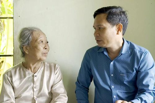 Lãnh đạo Ban Tuyên giáo và Dân vận Tỉnh ủy Gia Lai thăm, tặng quà gia đình chính sách