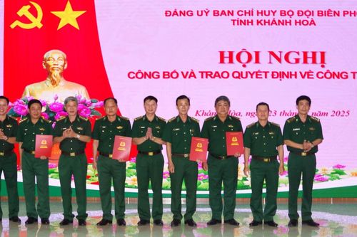Bộ đội Biên phòng tỉnh Khánh Hòa công bố và trao quyết định về công tác cán bộ