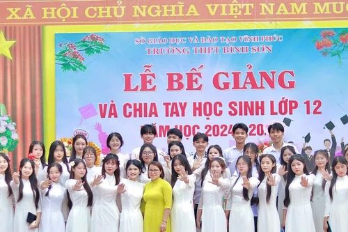 Nữ sinh trường làng trở thành thủ khoa