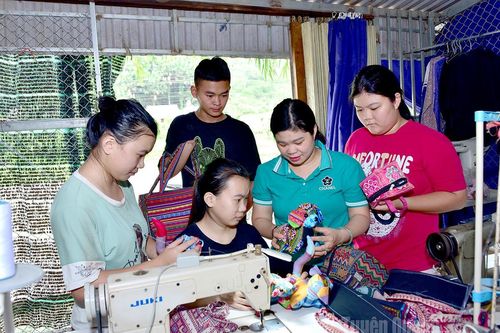 Bông hoa khuyết cánh tỏa hương