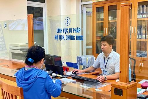 Hà Nội đẩy mạnh chuyển đổi số và giải quyết thủ tục hành chính trực tuyến