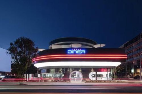 Người hâm mộ tỷ phú Elon Musk đổ xô khám phá nhà hàng Tesla mới