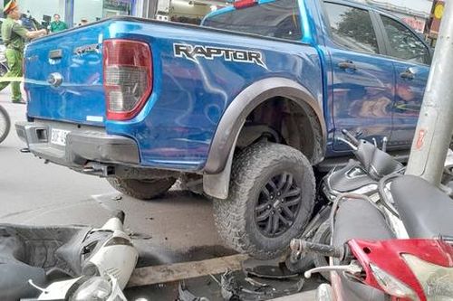 Hà Nội: Tường trình của tài xế xe bán tải tông 9 xe máy ở Khâm Thiên