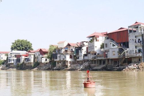 Hà Nội khẩn trương xử lý các sự cố lún, nứt mặt đê hữu Cầu và đê hữu Hồng