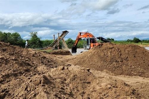 Chưa đủ điều kiện, mỏ cát vẫn hoạt động rầm rộ