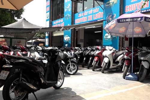 Chợ xe máy cũ 'ảm đạm' sau lệnh cấm xe xăng, dầu