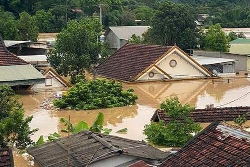 Lũ lịch sử càn quét Nghệ An - tiếng kêu cứu từ bản Crai